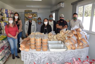 ASSISTÊNCIA SOCIAL ENTREGOU CESTAS BÁSICAS E PRODUTOS PARA PARTICIPANTES DO PROJETO “SE ESSA RUA FOSSE MINHA”. ASSISTÊNCIA SOCIAL ENTREGOU CESTAS BÁSICAS E PRODUTOS PARA PARTICIPANTES DO PROJETO “SE ESSA RUA FOSSE MINHA”.