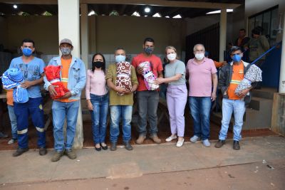 SERVIDORES DO PÁTIO DE OBRAS RECEBERAM COBERTORES DA SECRETARIA DE ASSISTÊNCIA SOCIAL. SERVIDORES DO PÁTIO DE OBRAS RECEBERAM COBERTORES DA SECRETARIA DE ASSISTÊNCIA SOCIAL.