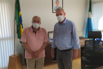 DR. LÍDIO SOLICITA AO SECRETÁRIO GERALDO RESENDE, RECURSOS PARA REFORMAR POSTOS DE SAÚDE. DR. LÍDIO SOLICITA AO SECRETÁRIO GERALDO RESENDE, RECURSOS PARA REFORMAR POSTOS DE SAÚDE.