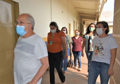 TÉCNICAS VISTORIAM INSTALAÇÕES DA “TANCREDO NEVES” PARA IMPLANTAÇÃO DA ESCOLA DE TEMPO INTEGRAL. TÉCNICAS VISTORIAM INSTALAÇÕES DA “TANCREDO NEVES” PARA IMPLANTAÇÃO DA ESCOLA DE TEMPO INTEGRAL.
