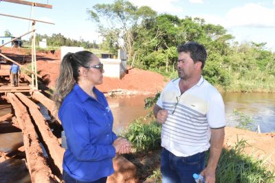 SECRETÁRIO DE OBRAS VISITOU OBRA DA PONTE DE CONCRETO SOBRE O RIO MARACAÍ NO RANCHO LOMA. SECRETÁRIO DE OBRAS VISITOU OBRA DA PONTE DE CONCRETO SOBRE O RIO MARACAÍ NO RANCHO LOMA.