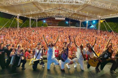 SHOWS DA VIRADA REUNIU MAIS DE 7 MIL PESSOAS POR DIA EM IGUATEMI. SHOWS DA VIRADA REUNIU MAIS DE 7 MIL PESSOAS POR DIA EM IGUATEMI.