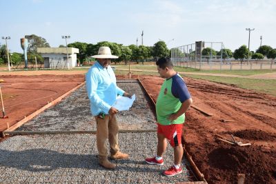 SECRETÁRIO DE ESPORTES VISITA OBRAS DO CAMPO DE FUTEBOL SUÍÇO DE GRAMA SINTÉTICA. SECRETÁRIO DE ESPORTES VISITA OBRAS DO CAMPO DE FUTEBOL SUÍÇO DE GRAMA SINTÉTICA.