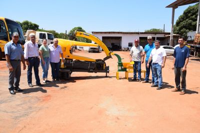 PREFEITO DR. LÍDIO E SECRETÁRIO ENTREGAM IMPLEMENTOS AGRÍCOLAS PARA PEQUENOS PRODUTORES. PREFEITO DR. LÍDIO E SECRETÁRIO ENTREGAM IMPLEMENTOS AGRÍCOLAS PARA PEQUENOS PRODUTORES.