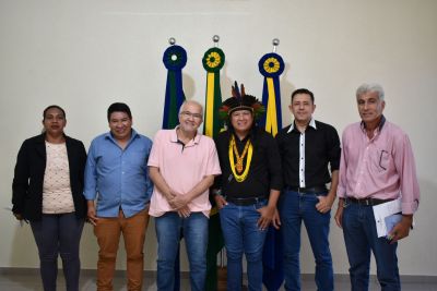 CACIQUE DA ALDEIA “PORTO LINDO” E LIDERANÇAS DA “PYELITO KUE” SÃO RECEBIDAS PELO PREFEITO DR. LÍDIO CACIQUE DA ALDEIA “PORTO LINDO” E LIDERANÇAS DA “PYELITO KUE” SÃO RECEBIDAS PELO PREFEITO DR. LÍDIO