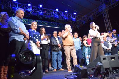 DEPUTADA MARA CASEIRO PRESTIGIA DR. LÍDIO NA FESTA DE 57 ANOS DE IGUATEMI.