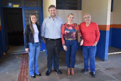 COMISSÃO DA UEMS VISTORIA LOCAL PARA IMPLANTAÇÃO DO CURSO DE DIREITO. COMISSÃO DA UEMS VISTORIA LOCAL PARA IMPLANTAÇÃO DO CURSO DE DIREITO.