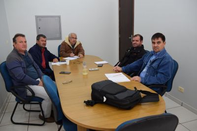 PREFEITO DR. LÍDIO RECEBE REPRESENTANTES DA ENERGISA PARA DISCUTIR PODA DE ÁRVORES PRÓXIMAS À REDE ELÉTRICA