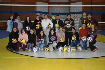 SECRETARIA DE ESPORTES DE IGUATEMI RECEBE BOLAS DE VOLEIBOL DESTINADAS PELA DEPUTADA MARA CASEIRO. SECRETARIA DE ESPORTES DE IGUATEMI RECEBE BOLAS DE VOLEIBOL DESTINADAS PELA DEPUTADA MARA CASEIRO.