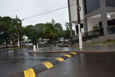 PREFEITURA INSTALA TREZE NOVOS REDUTORES DE VELOCIDADE PARA SEGURANÇA DE CONDUTORES E PEDESTRES. PREFEITURA INSTALA TREZE NOVOS REDUTORES DE VELOCIDADE PARA SEGURANÇA DE CONDUTORES E PEDESTRES.