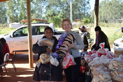 SECRETARIA DE ASSISTÊNCIA SOCIAL ENTREGA 130 COBERTORES E PRODUTOS ALIMENTÍCIOS NA COMUNIDADE PIELYTO KUÊ. SECRETARIA DE ASSISTÊNCIA SOCIAL ENTREGA 130 COBERTORES E PRODUTOS ALIMENTÍCIOS NA COMUNIDADE PIELYTO KUÊ.