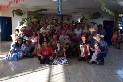 ASSISTÊNCIA SOCIAL PROMOVE FESTA JUNINA COM GRUPO DA TERCEIRA IDADE. ASSISTÊNCIA SOCIAL PROMOVE FESTA JUNINA COM GRUPO DA TERCEIRA IDADE.