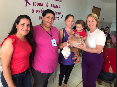 FAMÍLIAS DO PROGRAMA CRIANÇA FELIZ RECEBEM PRODUTOS ALIMENTÍCIOS DA ASSISTÊNCIA SOCIAL. FAMÍLIAS DO PROGRAMA CRIANÇA FELIZ RECEBEM PRODUTOS ALIMENTÍCIOS DA ASSISTÊNCIA SOCIAL.