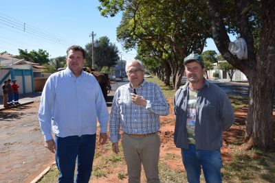 PREFEITO ACOMPANHA INÍCIO DA OBRA DE RECAPEAMENTO ASFÁLTICO EM IGUATEMI. PREFEITO ACOMPANHA INÍCIO DA OBRA DE RECAPEAMENTO ASFÁLTICO EM IGUATEMI.