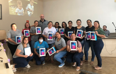 AGENTES COMUNITÁRIAS DE SAÚDE RECEBEM TABLETS PARA AGILIZAR O ATENDIMENTO AOS CIDADÃOS. AGENTES COMUNITÁRIAS DE SAÚDE RECEBEM TABLETS PARA AGILIZAR O ATENDIMENTO AOS CIDADÃOS.