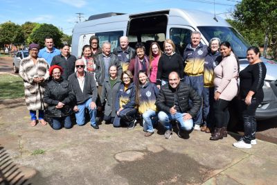GRUPO DA TERCEIRA IDADE EMBARCA PARA PARTICIPAR DE FESTIVAL ESTADUAL DE DANÇA NA CIDADE DE MARACAJU-MS. GRUPO DA TERCEIRA IDADE EMBARCA PARA PARTICIPAR DE FESTIVAL ESTADUAL DE DANÇA NA CIDADE DE MARACAJU-MS.