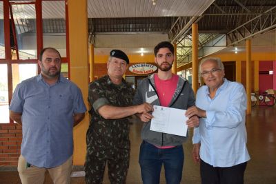 PREFEITO DR LÍDIO PARTICIPA DA SOLENIDADE DE ENTREGA DE CERTIFICADOS DE DISPENSA DE INCORPORAÇÃO. PREFEITO DR LÍDIO PARTICIPA DA SOLENIDADE DE ENTREGA DE CERTIFICADOS DE DISPENSA DE INCORPORAÇÃO.