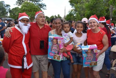 PREFEITURA DISTRIBUI BRINQUEDOS PARA AS CRIANÇAS NA CAMPANHA NATAL FELIZ. PREFEITURA DISTRIBUI BRINQUEDOS PARA AS CRIANÇAS NA CAMPANHA NATAL FELIZ.