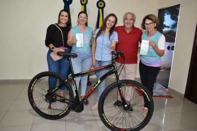 PREFEITURA DOA BICICLETA PARA PREMIAÇÃO DA 13ª CORRIDA FEMININA SOLIDÁRIA. PREFEITURA DOA BICICLETA PARA PREMIAÇÃO DA 13ª CORRIDA FEMININA SOLIDÁRIA.