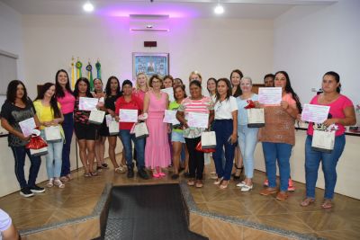 SESSÃO SOLENE HOMENAGEOU MULHERES QUE PARTICIPAM DO PROJETO, SE ESSA RUA FOSSE MINHA. SESSÃO SOLENE HOMENAGEOU MULHERES QUE PARTICIPAM DO PROJETO, SE ESSA RUA FOSSE MINHA.