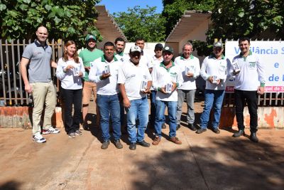 SECRETÁRIO DE SAÚDE REALIZA ENTREGA DE 11 CELULARES PARA AGENTES DE CONTROLE DE ENDEMIAS. SECRETÁRIO DE SAÚDE REALIZA ENTREGA DE 11 CELULARES PARA AGENTES DE CONTROLE DE ENDEMIAS.