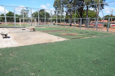 GRAMADO DA ARENA SINTÉTICA ESTÁ RECEBENDO MANUTENÇÃO E TROCA DA GRAMA DANIFICADA. GRAMADO DA ARENA SINTÉTICA ESTÁ RECEBENDO MANUTENÇÃO E TROCA DA GRAMA DANIFICADA.