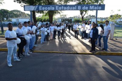 ESTUDANTES SÃO RECEBIDOS COM BALÕES E LOUVORES EM SÍMBOLO DE PAZ NAS ESCOLAS. ESTUDANTES SÃO RECEBIDOS COM BALÕES E LOUVORES EM SÍMBOLO DE PAZ NAS ESCOLAS.