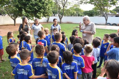 ESTUDANTES DA REDE MUNICIPAL DE ENSINO RECEBEM INGRESSOS PARA BRINQUEDOS DO PARQUE DE DIVERSÕES. ESTUDANTES DA REDE MUNICIPAL DE ENSINO RECEBEM INGRESSOS PARA BRINQUEDOS DO PARQUE DE DIVERSÕES.