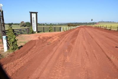 COM MÁQUINAS A TODO VAPOR, PREFEITURA DE IGUATEMI RECUPERA ESTRADA NA DIVISA COM O MUNICÍPIO DE ELDORADO. COM MÁQUINAS A TODO VAPOR, PREFEITURA DE IGUATEMI RECUPERA ESTRADA NA DIVISA COM O MUNICÍPIO DE ELDORADO.