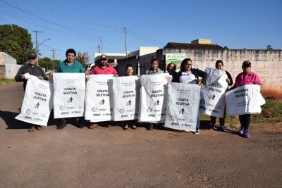 PREFEITURA DE IGUATEMI REALIZA ENTREGA DE SACOS DE RÁFIA E PANFLETOS COM ORIENTAÇÕES SOBRE A COLETA SELETIVA. PREFEITURA DE IGUATEMI REALIZA ENTREGA DE SACOS DE RÁFIA E PANFLETOS COM ORIENTAÇÕES SOBRE A COLETA SELETIVA.