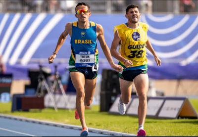 YELTSIN JACQUES CONQUISTA OITAVO OURO DO BRASIL NO MUNDIAL DE PARIS. EDELSON ÁVILA FOI O GUIA.