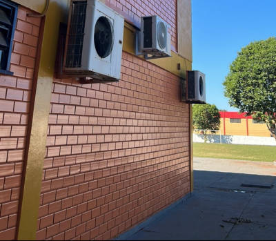 ESCOLAS DA REDE MUNICIPAL DE ENSINO RECEBEM NOVOS EQUIPAMENTOS E MATERIAIS. ESCOLAS DA REDE MUNICIPAL DE ENSINO RECEBEM NOVOS EQUIPAMENTOS E MATERIAIS.