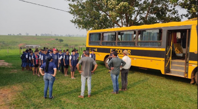 AÇÃO DE PROTEÇÃO AMBIENTAL CONTOU COM A PARTICIPAÇÃO DOS ALUNOS DO PROJETO BOM DE BOLA BOM NA ESCOLA.