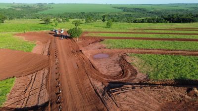 ESTRADAS RURAIS SÃO RECUPERADAS EM IGUATEMI ATRAVÉS DE PARCERIA DO MUNICÍPIO COM O CONSÓRCIO CONISUL, ITAIPÚ E PROSOLO ESTRADAS RURAIS SÃO RECUPERADAS EM IGUATEMI ATRAVÉS DE PARCERIA DO MUNICÍPIO COM O CONSÓRCIO CONISUL, ITAIPÚ E PROSOLO