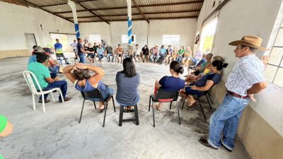 PREFEITURA DE IGUATEMI LEVA BENEFÍCIOS AOS PEQUENOS PRODUTORES RURAIS DA “RANCHO LOMA”. PREFEITURA DE IGUATEMI LEVA BENEFÍCIOS AOS PEQUENOS PRODUTORES RURAIS DA “RANCHO LOMA”.