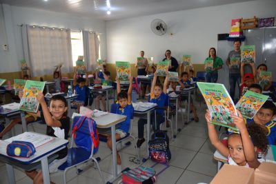 SECRETARIA MUNICIPAL REALIZA ENTREGA DE LIVROS DO PROGRAMA MS-ALFABETIZA. SECRETARIA MUNICIPAL REALIZA ENTREGA DE LIVROS DO PROGRAMA MS-ALFABETIZA.