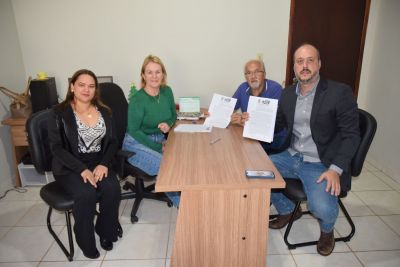 PREFEITURA MUNICIPAL E DELEGACIA CIVIL ASSINAM RENOVAÇÃO DO TERMO DE COOPERAÇÃO REFERENTE À “SALA LILÁS”. PREFEITURA MUNICIPAL E DELEGACIA CIVIL ASSINAM RENOVAÇÃO DO TERMO DE COOPERAÇÃO REFERENTE À “SALA LILÁS”.