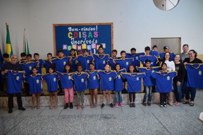 PREFEITURA DE IGUATEMI ENTREGA MAIS DE 1900 UNIFORMES PARA ALUNOS DA REDE MUNICIPAL DE ENSINO DA ÁREA URBANA E RURAL. PREFEITURA DE IGUATEMI ENTREGA MAIS DE 1900 UNIFORMES PARA ALUNOS DA REDE MUNICIPAL DE ENSINO DA ÁREA URBANA E RURAL.