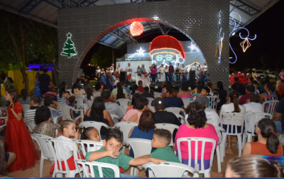 PRAÇA JOÃO FRANCISCO LOPES FOI PALCO DE BELÍSSIMAS APRESENTAÇÕES NO 9º SARAU DE NATAL. PRAÇA JOÃO FRANCISCO LOPES FOI PALCO DE BELÍSSIMAS APRESENTAÇÕES NO 9º SARAU DE NATAL.