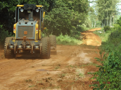 MAQUINÁRIO DA SECRETARIA DE OBRAS DE IGUATEMI TRABALHA NA MANUTENÇÃO DA ESTRADA DO ASSENTAMENTO RANCHO LOMA. MAQUINÁRIO DA SECRETARIA DE OBRAS DE IGUATEMI TRABALHA NA MANUTENÇÃO DA ESTRADA DO ASSENTAMENTO RANCHO LOMA.