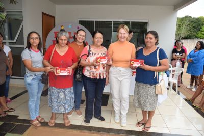 ASSISTÊNCIA SOCIAL DE IGUATEMI ENTREGA CAIXAS DE CHOCOLATES PARA AS FAMÍLIAS DO PAIF, EM COMEMORAÇÃO DA PASCOA.