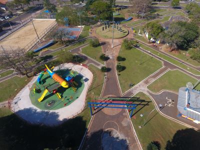 PRAÇA MARCÍLIO AUGUSTO PINTO QUE FOI TODA REFORMADA, RECEBEU LIMPEZA GERAL. PRAÇA MARCÍLIO AUGUSTO PINTO QUE FOI TODA REFORMADA, RECEBEU LIMPEZA GERAL.