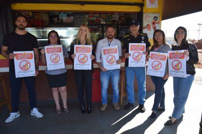 CAMPANHA CONTRA A VENDA DE BEBIDAS ACOÓLICAS PARA CRIANÇAS E ADOLESCENTES CONTINUA NOS COMÉRCIOS DA CIDADE. CAMPANHA CONTRA A VENDA DE BEBIDAS ACOÓLICAS PARA CRIANÇAS E ADOLESCENTES CONTINUA NOS COMÉRCIOS DA CIDADE.