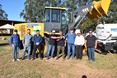 IGUATEMI É CONTEMPLADO COM UMA PÁ CARREGADEIRA 0KM, DO PROGRAMA PROMAQ DO MINISTÉRIO DA AGRICULTURA E PECUÁRIA.