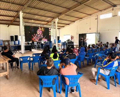 CINEMA ITINERANTE PROPORCIONOU MANHÃ ESPECIAL PARA ESTUDANTES E COMUNIDADE DO ASSENTAMENTO RANCHO LOMA. CINEMA ITINERANTE PROPORCIONOU MANHÃ ESPECIAL PARA ESTUDANTES E COMUNIDADE DO ASSENTAMENTO RANCHO LOMA.
