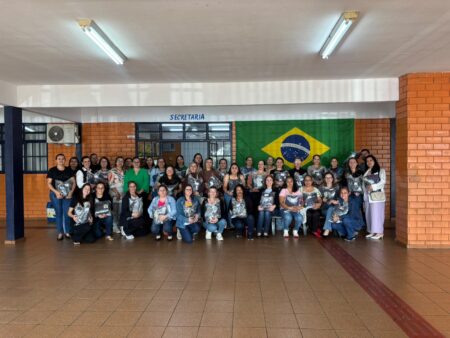 SECRETARIA DE EDUCAÇÃO ENTREGA KITS PARA TODOS OS PROFISSIONAIS QUE ATUAM NA REDE MUNICIPAL DE ENSINO.