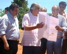Delcídio e Zé Roberto lançam obra de asfalto em Iguatemi