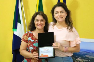 PREFEITA PATRÍCIA MARGATTO RECEBE HOMENAGEM DA REDE KROTON/ANHANGUERA DE ENSINO. PREFEITA PATRÍCIA MARGATTO RECEBE HOMENAGEM DA REDE KROTON/ANHANGUERA DE ENSINO.