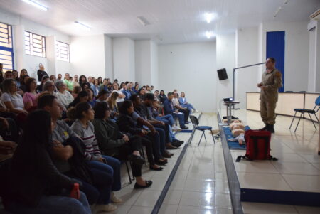 SECRETARIA DE EDUCAÇÃO PROMOVE CURSO DE PRIMEIROS SOCORROS PARA PROFESSORES E FUCIONÁRIOS.