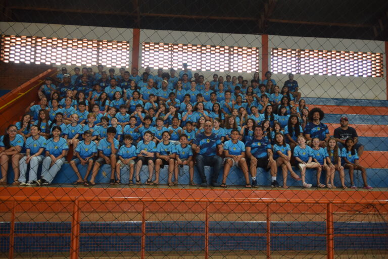 SECRETARIA DE ESPORTES DE IGUATEMI REALIZA A ENTREGA DE 400 CAMISETAS PADRONIZADAS PARA OS ATLETAS DA ÁREA URBANA E RURAL DO MUNICÍPIO.